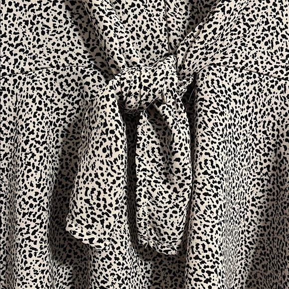 Sienna Sky Animal Print Pebble Peplum Blouse V-Neck Tie Waist Detail Black White - Picture 2 of 6